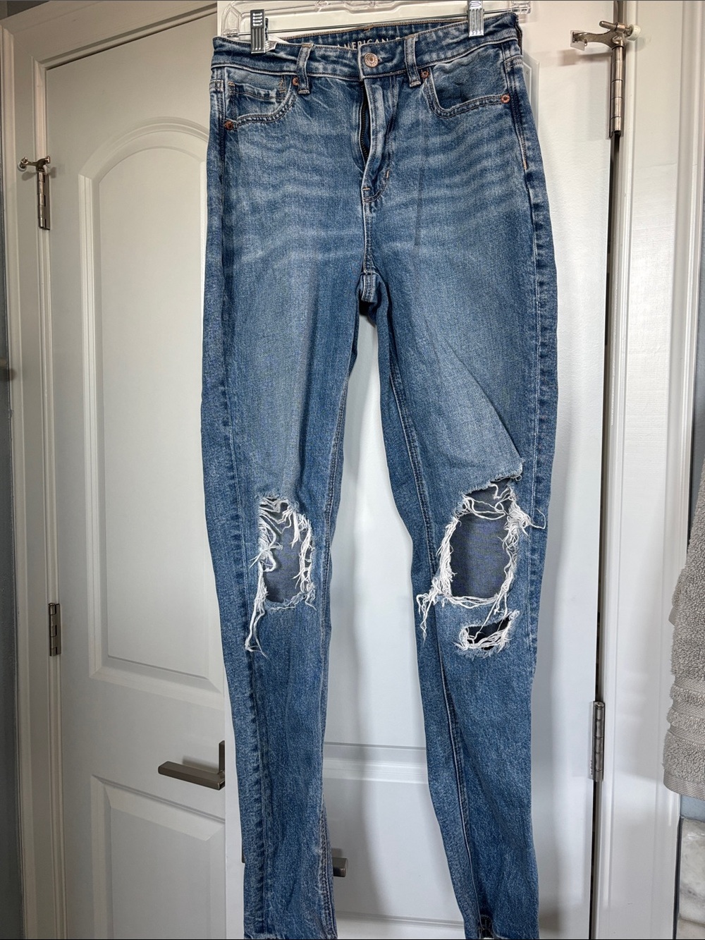 American Eagle Outfitters Light Blue Distressed Skinny Jeans S - XL